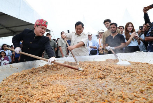 Momen Prabowo Blusukan Temui Warga Cilincing, Masak Besar hingga Dengarkan Keluhan Warga