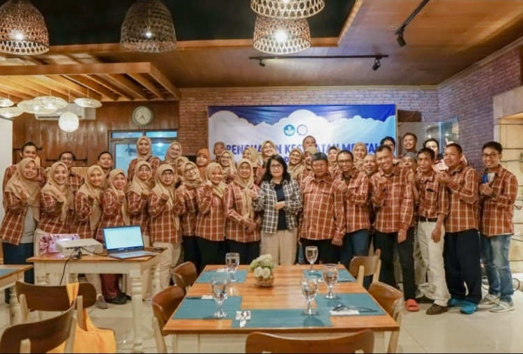 Healing Staf Perpustakaan Universitas Airlangga (3-Habis): Pelepasan Staf Perpustakaan   yang Purnatugas