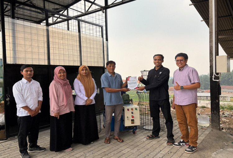 PENS Dorong Pengelolaan Sampah di Wisata Bernah dan Klurak Lewat Alat Pencacah Plastik