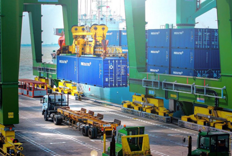 Inovasi EAZI Pangkas Waktu Layanan Kapal,  PT Terminal Teluk Lamong Raih Radar Surabaya Awards 2026