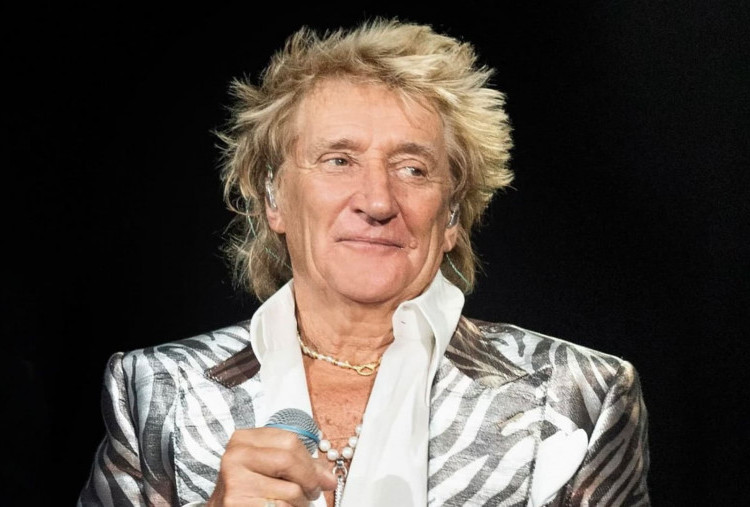 Terima Award, Rod Stewart Tercengang di Depan Anak-Anak