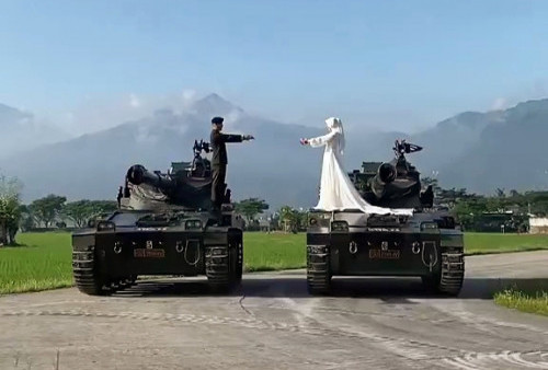 Viral Sepasang Kekasih Foto Prewedding di Atas Tank, TNI AD Beri Penjelasan