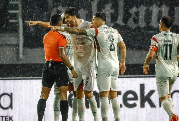 Persebaya vs Madura United 3-1: Ze Gomes Kecewa pada Wasit, Soroti VAR dan Penalti
