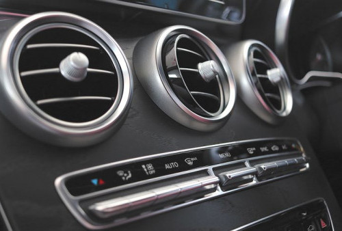 Cara Mudah Bersihkan Ventilasi AC Dalam Mobil