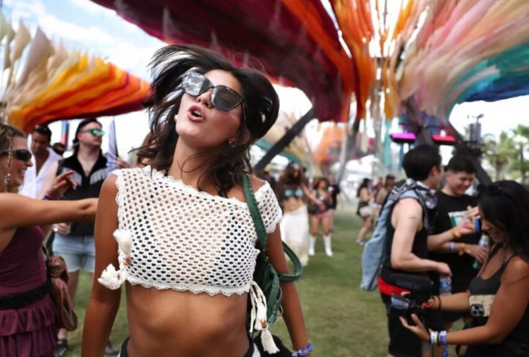 Ragam Gaya dan Warna Festival Goers Coachella 2026: Penampil dan Penonton Sama Hebohnya