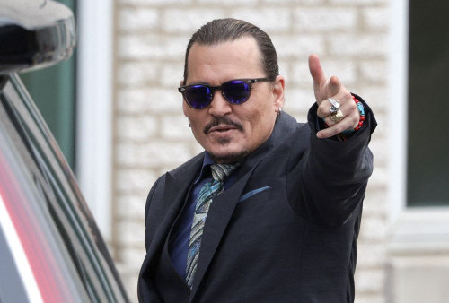 Kegiatan Johnny Depp Setelah Menang: Mengunjungi Pusat  Penyelamatan Satwa