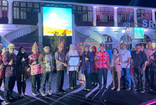 Tim Seni Sebiduk Sehaluan OKUT Memukau di Festival Sriwijaya