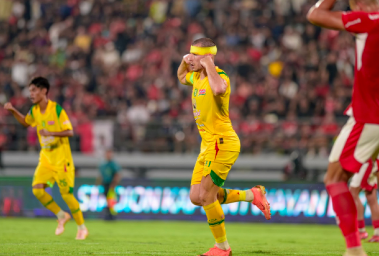 Perjuangan Striker Persebaya, Mihailo Perovic, Cetak Gol Meski Kepalanya Bocor