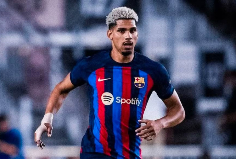 Arsenal Kejar Tawaran Transfer Januari Bek Barcelona, Kontrak Ronald Araujo Rumit di Blaugrana