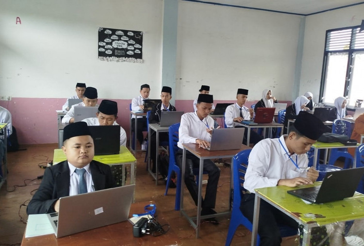 69 Ribu Santri Ikuti Ujian Akhir Nasional Pendidikan Kesetaraan, Ijazahnya Diakui Negara