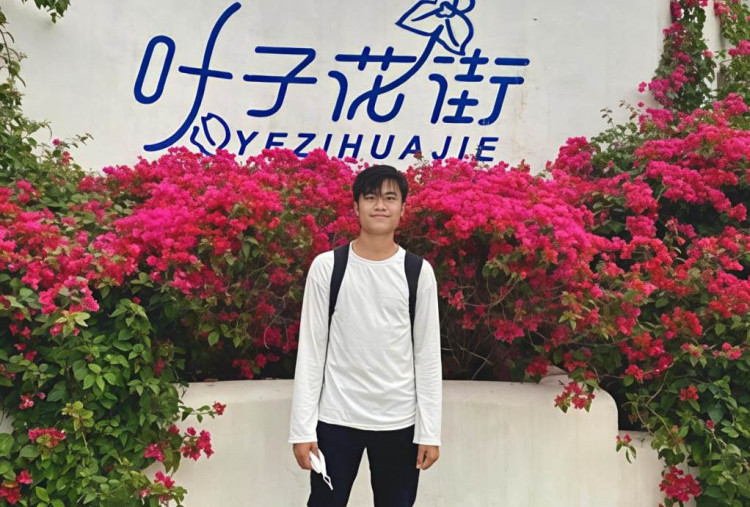 Cheng Yu Pilihan Penerjemah Bahasa Mandarin James Andreas Aritonang: Qian Li Zhi Xing, Shi Yu Zu Xia