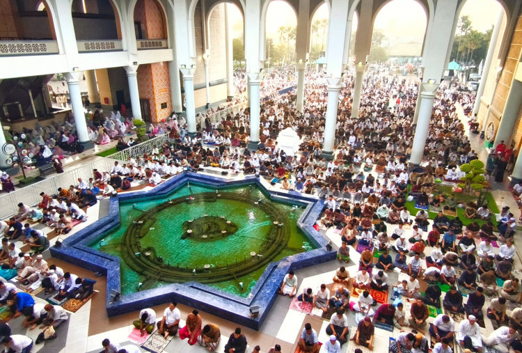 Salat Ied di Masjid Al Akbar Surabaya Diikuti 50 Ribu Jamaah, Pesan Khotib: Mari Jadi Muslim Berdampak