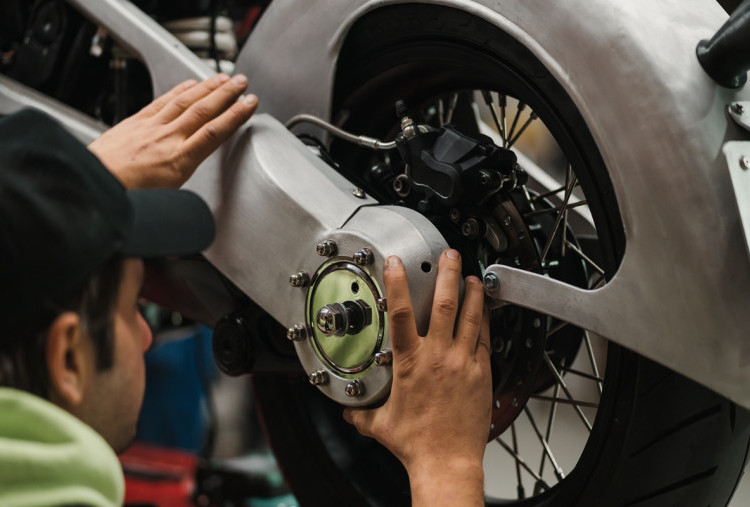 Cara Merawat Rangka Motor Agar Anti Karat dan Anti Keropos Campuran 'Oli Bekas'