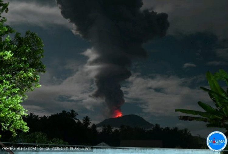 Gunung Ibu Erupsi, Tinggi Abu Sampai 4000 Meter