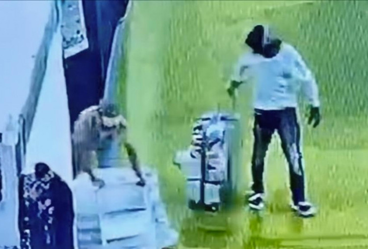 Viral Pencurian Kain Batik Rp1,3 M, Pelaku Beraksi di Fashion Week 2025!