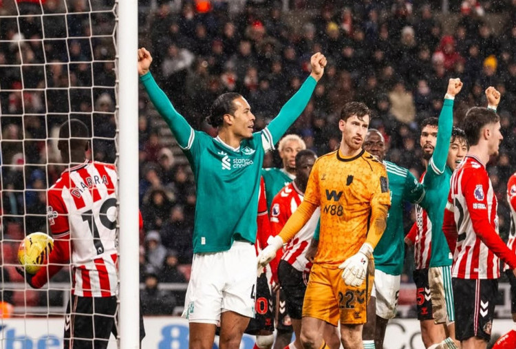 Rekor Baru! Gol Van Dijk Bawa Liverpool Tekan Chelsea dan MU, Arne Slot Lega