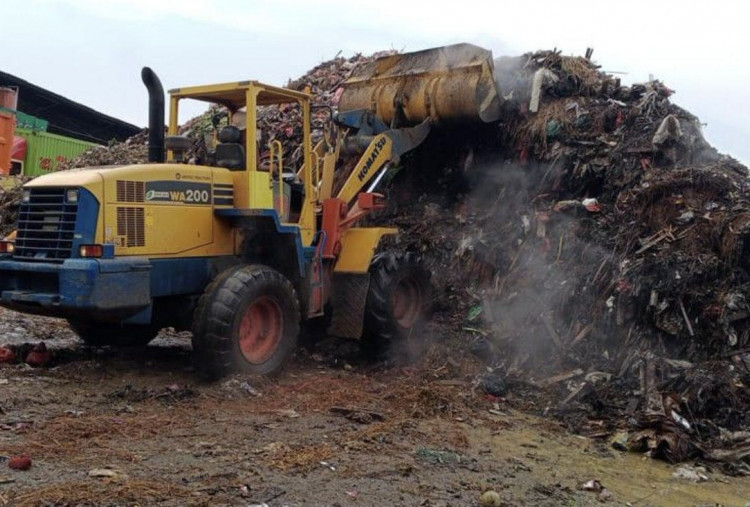 Viral 6.970 Ton Sampah Menggunung di Pasar Induk Kramat Jati, Pasar Jaya Kerahkan 33 Truk Tronton