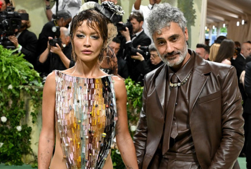 Rita Ora Tampil dengan Gaun Manik-manik Kuno di Met Gala 2024, Umurnya Ribuan Tahun