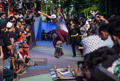 Sebanyak 500 Skateboarder mengikuti pawai dari Taman Surya hingga Skatepark Surabaya, Jawa Timur, Selasa 21 Juni 2022. Sebanyak 500 Skateboarder tersebut melakukan konvoi untuk memperingati Skateboard World Day 2022. 