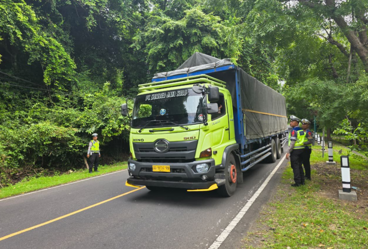 Kemenhub Peringatkan Truk Sumbu 3 Bandel Melintas saat Pembatasan Jelang Lebaran, Picu Kemacetan Gilimanuk