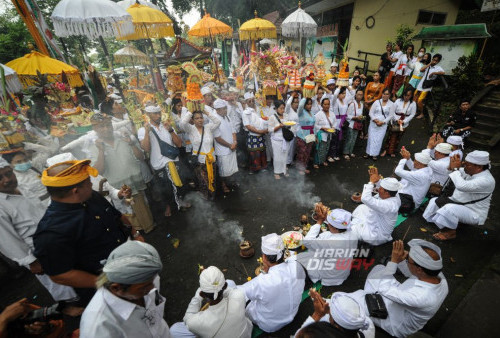 Dengan tema Sat Cit Ananda Nusantara Jaya, upacara ini menjadi perwujudan kesatuan dan keberagaman dalam semangat kebhaktian yang mendalam.