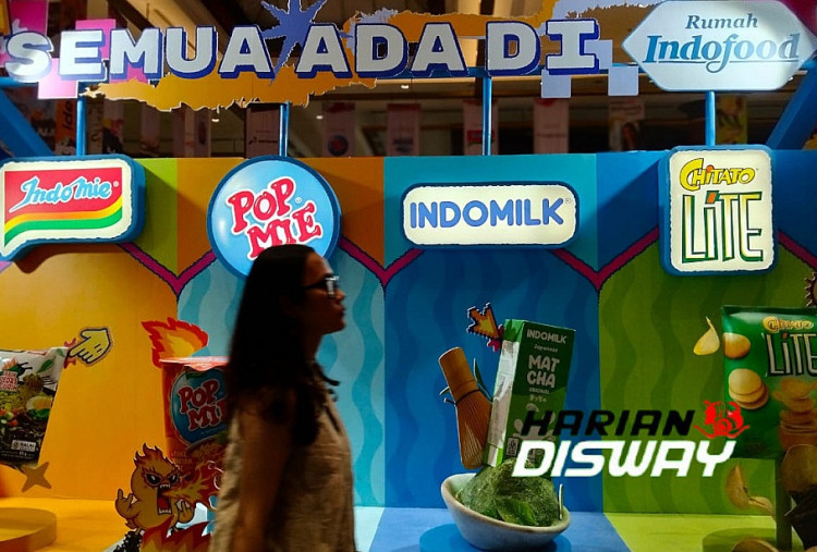 Empat brand tersebut juga menghadirkan sesi IdeaTalks dengan tema beragam. Mulai dari koneksi melalui seni, musik, dan gaming, keberanian mengekspresikan diri, membangun perubahan melalui langkah kecil, hingga menemukan kebahagiaan dari momen sederhana. Selain itu, pengunjung dapat mengikuti instalasi interaktif, permainan, serta lomba foto dengan hadiah merchandise eksklusif Indofood. (Foto: Raka Denny / Harian Disway)