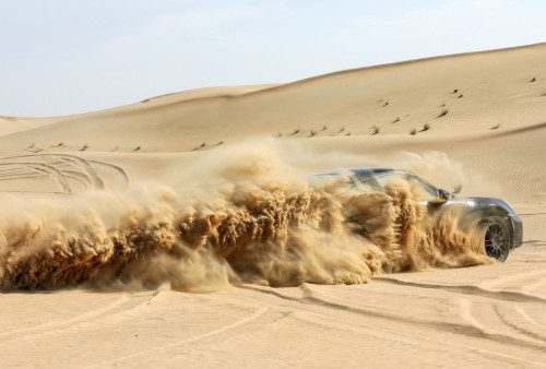 Jadi Mobil Sport dengan Kemampuan Offroad, Porsche 911 Dakar Dites Melewati Batu Kerikil, Pasir, dan Salju