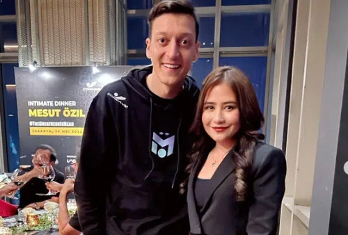 Momen Makan Malam Prilly Latuconsina Bareng Mesut Ozil Bikin Heboh, Netizen Minta Ajak Gabung Persikota