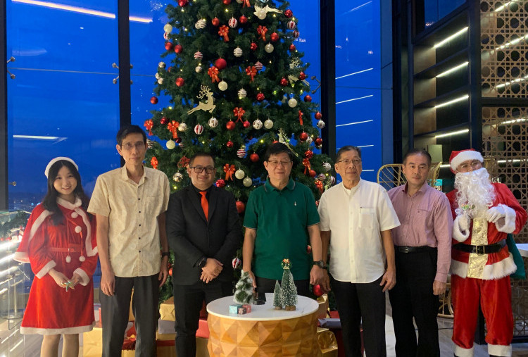 Whiz Luxe Hotel Spazio Surabaya Sambut Natal dan Tahun Baru, Usung Tema Santa Express Adventure