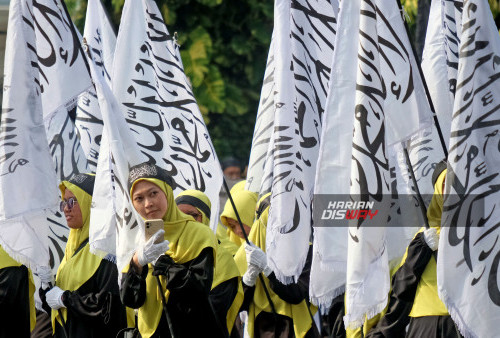 Aksi Dukung Palestina Di Depan Gedung Negara Grahadi