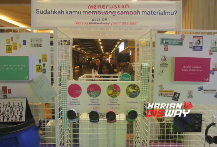 Langkah Membumi Market 2026 juga menghadirkan kolaborasi lintas sektor untuk memperluas edukasi keberlanjutan. Melalui kerja sama dengan berbagai mitra, pengunjung diajak memahami dampak pilihan sehari-hari terhadap lingkungan. Program donasi penanaman pohon bersama Jejakin turut membuka kesempatan bagi pengunjung untuk berkontribusi dalam upaya pelestarian lingkungan melalui transaksi di area pasar. (Foto: Raka Denny/Harian Disway)