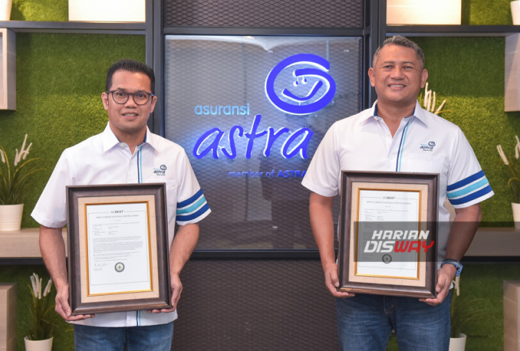President Director Asuransi Astra, Maximiliaan Agatisianus (kanan) dan Technical Director Asuransi Astra, Mulia K. B. Siregar (kiri) menerima sertifikat atas pencapaian Asuransi Astra dalam mempertahankan predikat kredit selama tiga tahun berturut-turut, yaitu Financial Strength Rating “FSR” A- (Excellent) dan Long-Term Issuer Credit Rating “LCR” “a-”(Excellent) serta predikat nasional yang didapatkan selama dua tahun berturut-turut Indonesian National Scale Rating “NSR” aaa.ID (Exceptional), dengan outlook stable dari lembaga pemeringkat internasional AM Best.

