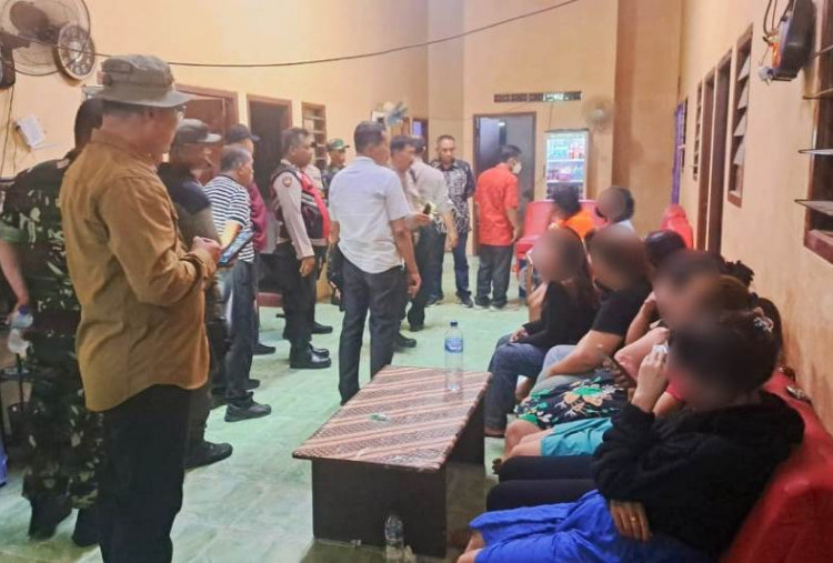 Dijanjikan Kerja Pemandu Lagu, 12 Wanita Dikurung di Rumah Kosong di Surabaya