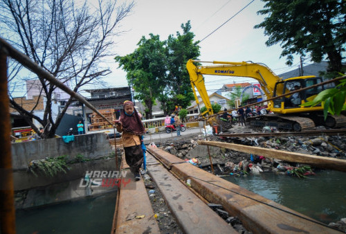 Akibat Banjir, Tangkis Sungai Ambles