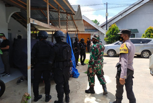 Densus 88 AT Sambangi Rumah Terduga Teroris di Muaro Jambi