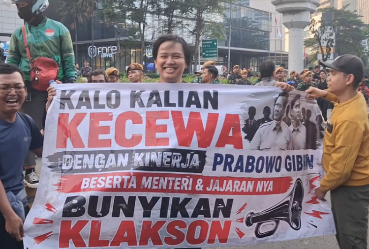 Sudirman Bergemuruh, Pengendara Bunyikan Klakson Dukung Aksi Mahasiswa Demo Pemerintah