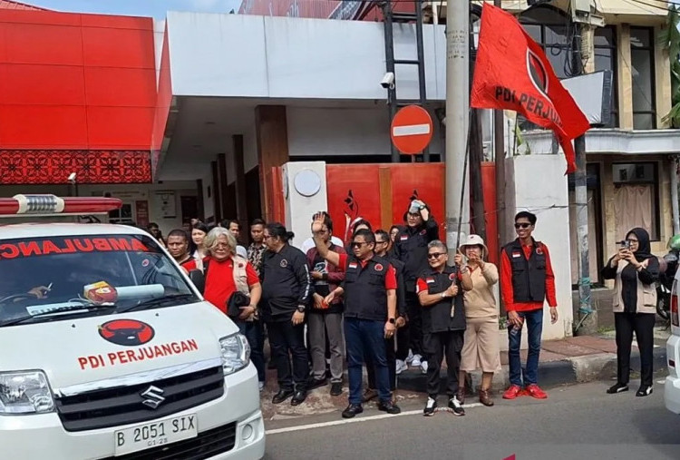 DPP PDIP Kirim 30 Ambulans dan 90 Tenaga Medis ke Lokasi Bencana Atas Perhatian Megawati