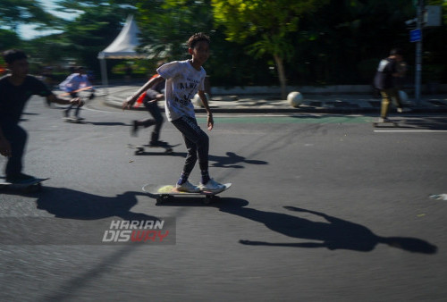 Sebanyak 500 Skateboarder mengikuti pawai dari Taman Surya hingga Skatepark Surabaya, Jawa Timur, Selasa 21 Juni 2022. Sebanyak 500 Skateboarder tersebut melakukan konvoi untuk memperingati Skateboard World Day 2022. 