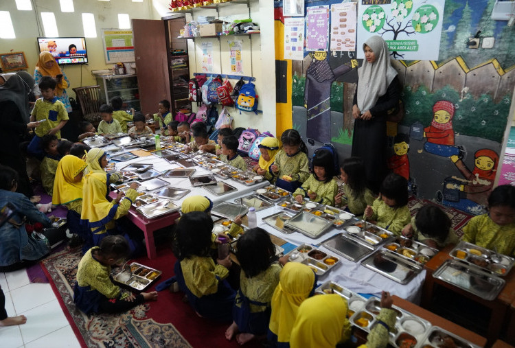 Observo Center Prihatin Program MBG Direcoki Sengkuni di Internal BGN