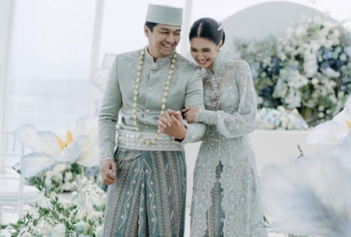Kejutan! Mikha Tambayong Menikah dengan Deva Mahenra Pakai Gaun 'Ibu' di Bali