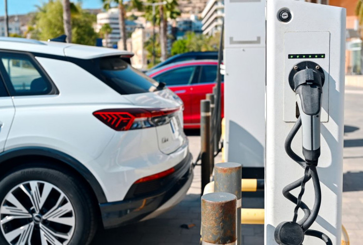 7 Panduan Menjaga Kesehatan Baterai Mobil Listrik (EV) Biar Awet Bertahun-tahun!