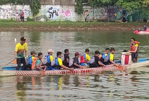 SMKN 5 PK Tangsel Juara Pertama Dayung Dragon Boat Festival 2022