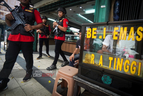 Pengamanan Pertokoan Emas Jelang Lebaran di Surabaya