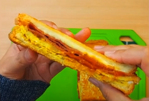 Ide Resep Sarapan Pagi yang Sehat: Sandwich Isi Daging Sapi Asap Campur Telur dan Keju