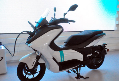 IIMS Hybrid 2022, Skutik Listrik Yamaha E01 Tembus 104 Km Hanya Sekali Charging
