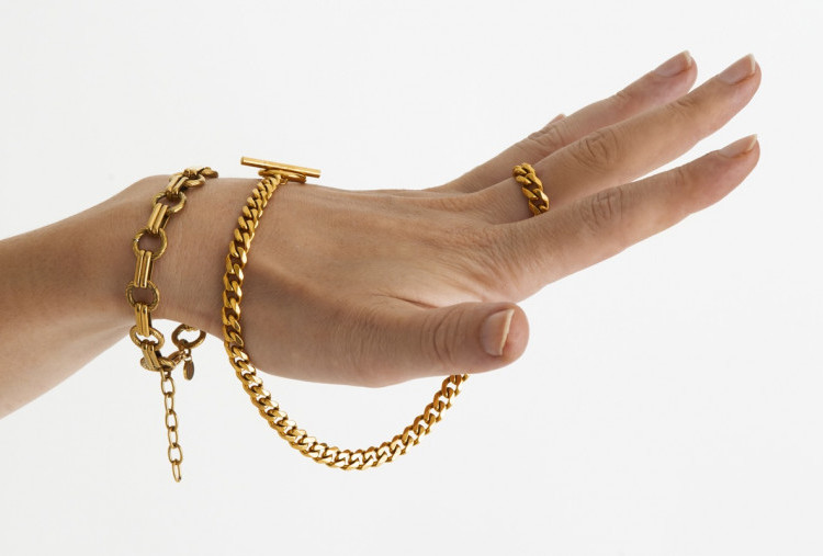 Update Terbaru Harga Emas Perhiasan 11 Januari 2026, Kadar 24 Karat Tembus Rp2,3 Juta per Gram