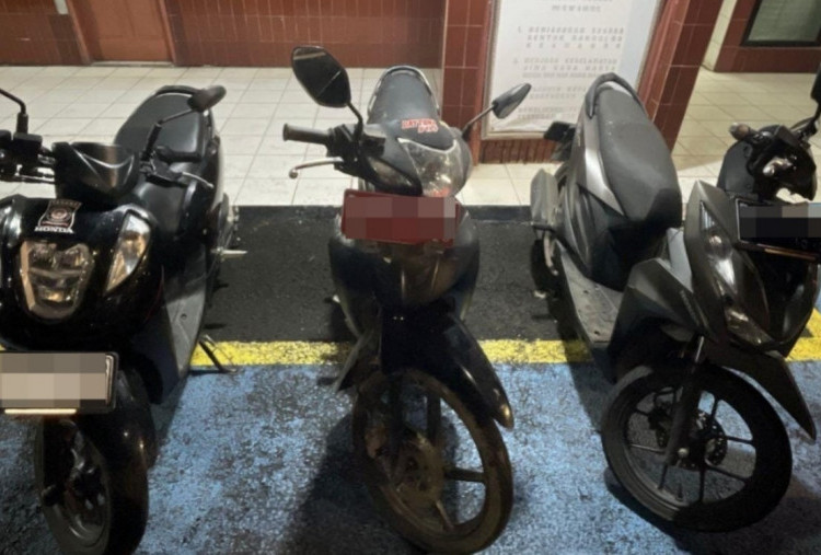 Perusak Ramadan! Balap Lari Liar di Ciputat Dibubarkan, 13 Remaja Diamankan Kedapatan Bawa Celurit!