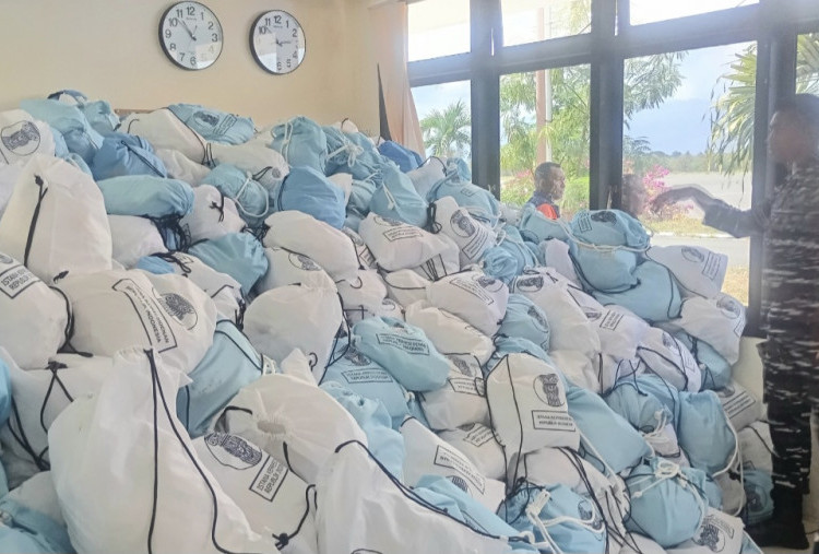 Paket Sembako Bantuan Presiden Sudah Tiba di NTT, Langsung Didistribusikan ke Warga