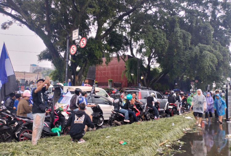 Pawai Persib Bandung Juara Super League Memakan Korban, 2 Warga Tewas dan Puluhan Taman Rusak