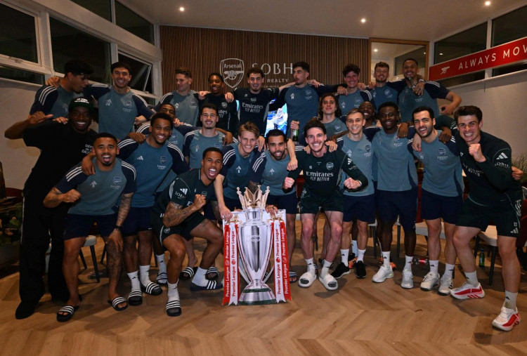 Akhirnya! Arsenal Juara Liga Inggris Setelah 22 Tahun, Para Legenda Pimpin Selebrasi
